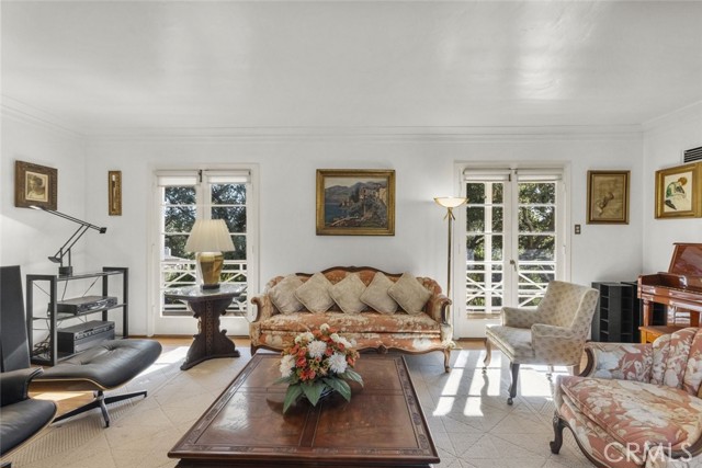 Detail Gallery Image 6 of 54 For 1815 Las Flores Dr, Glendale,  CA 91207 - 4 Beds | 3 Baths