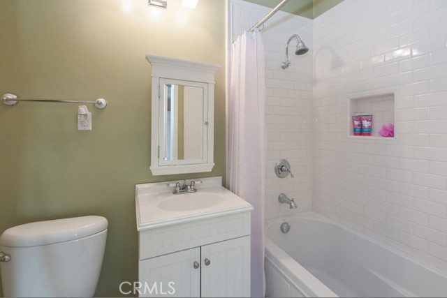 Detail Gallery Image 22 of 27 For 7120 Pacific View Dr, Los Angeles,  CA 90068 - 5 Beds | 4 Baths