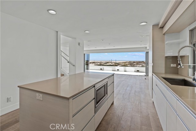Detail Gallery Image 7 of 37 For 816 W Oceanfront, Newport Beach,  CA 92661 - 5 Beds | 6 Baths