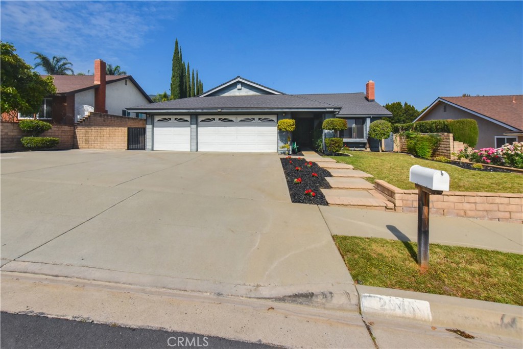 2046 W Ontario