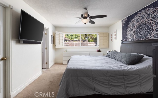 262 S La Linda Drive, Orange CA: https://media.crmls.org/medias/a88c0260-c9d8-4bc6-8692-e025778fbd51.jpg