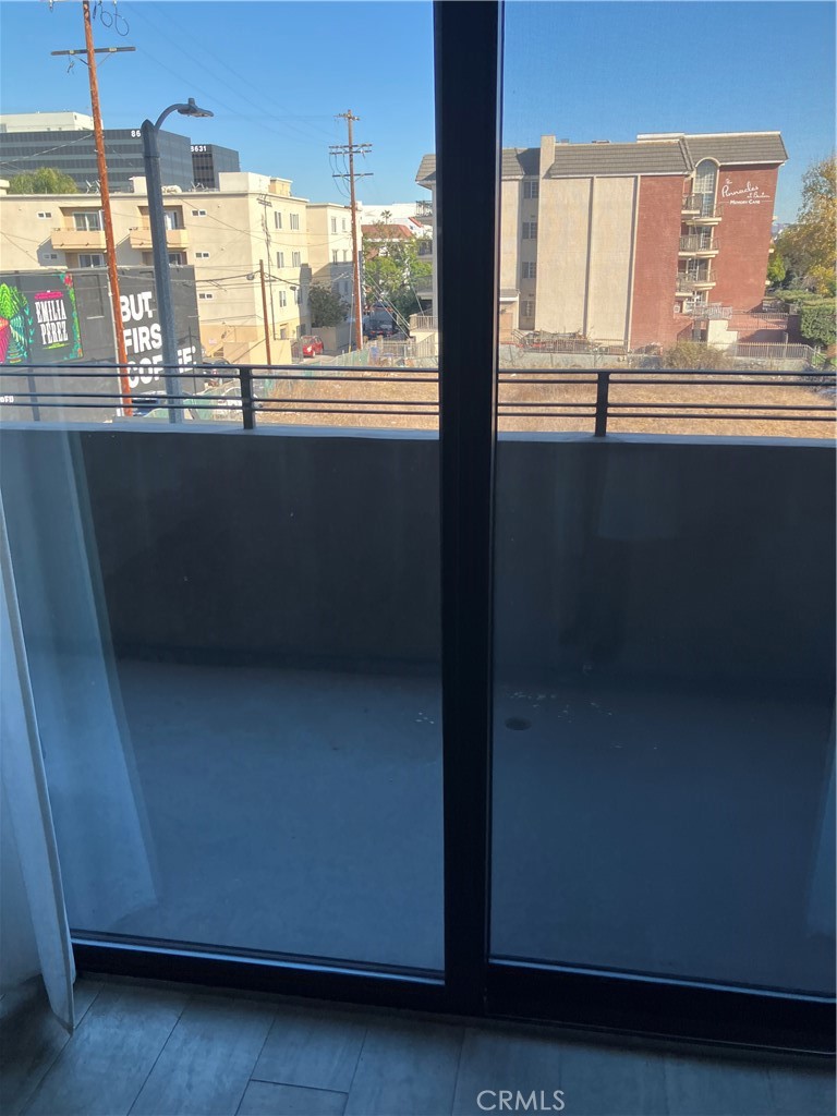 https://media.crmls.org/medias/a88c973f-f1a9-48ef-8e4f-06db24ceca81.jpg?preset=X-Large