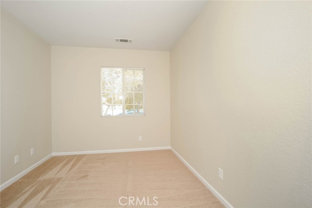 Detail Gallery Image 10 of 16 For 38725 Ambiente Ct, Palmdale,  CA 93552 - 4 Beds | 2/1 Baths