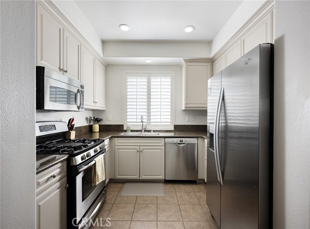 142 Pantheon, Irvine CA: https://media.crmls.org/medias/a88d3f85-d858-4485-95f0-eb51b900b85a.jpg