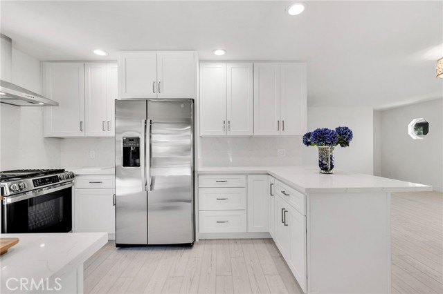 221 Acacia Lane, Newbury Park CA: https://media.crmls.org/medias/a88e8f32-522c-42e3-8d45-2a67b82da45b.jpg