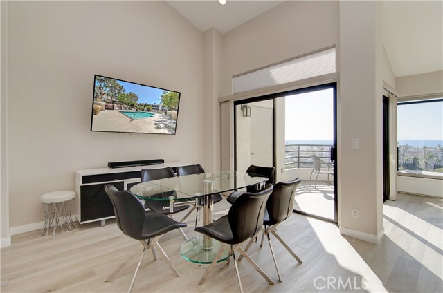 Detail Gallery Image 9 of 21 For 200 Paris Ln #311,  Newport Beach,  CA 92663 - 2 Beds | 2 Baths