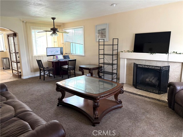 Detail Gallery Image 3 of 14 For 305 King Ct, Hemet,  CA 92543 - 2 Beds | 2 Baths