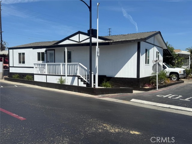 Detail Gallery Image 1 of 23 For 215 S Sullivan Ln #220,  Santa Ana,  CA 92704 - 4 Beds | 2 Baths
