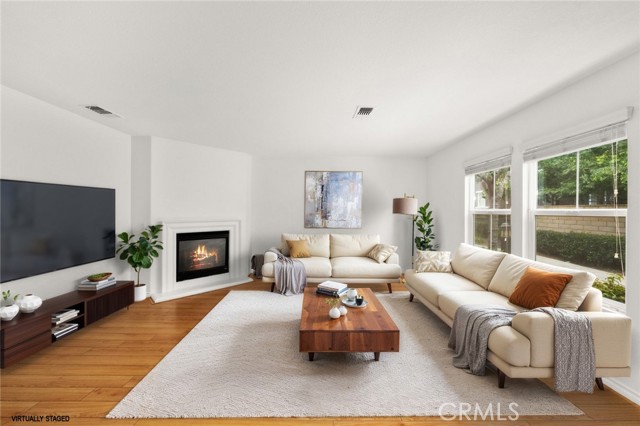 406 N Placer Privado, Ontario CA: https://media.crmls.org/medias/a89070f2-95de-469d-90cb-abe358899a6b.jpg