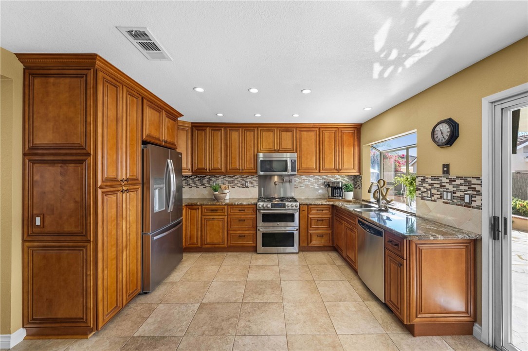 Detail Gallery Image 16 of 41 For 790 Silvestre Ct, Corona,  CA 92879 - 3 Beds | 2/1 Baths