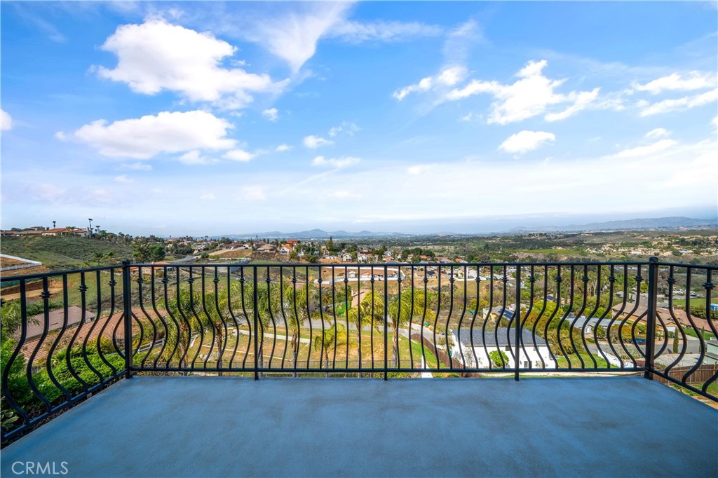 MLS #OC25046910 img 2