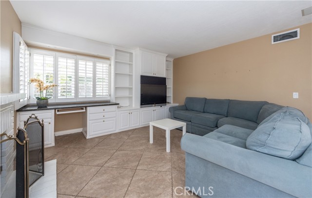 9 Sunrise, Irvine CA: https://media.crmls.org/medias/a89284c7-4ab3-4069-9587-7eb5d1e40a40.jpg
