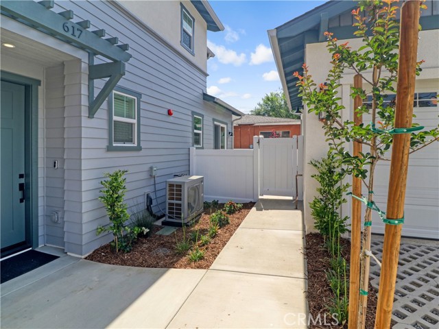 Detail Gallery Image 5 of 49 For 617 E Walnut Ave, Monrovia,  CA 91016 - 3 Beds | 3 Baths