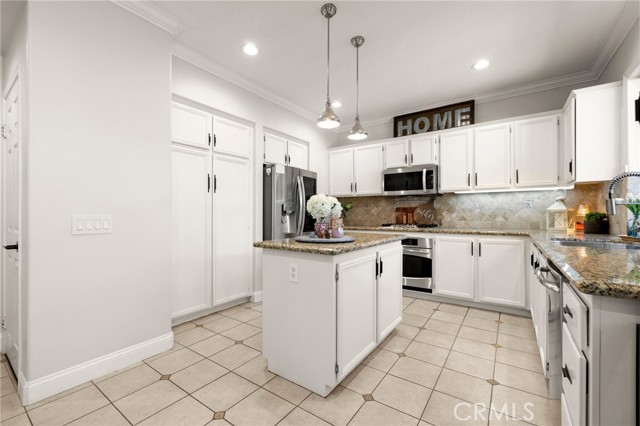 68 Radiance Lane, Rancho Santa Margarita CA: https://media.crmls.org/medias/a8931cfb-c7a0-4c1c-b1dc-123e7332a045.jpg