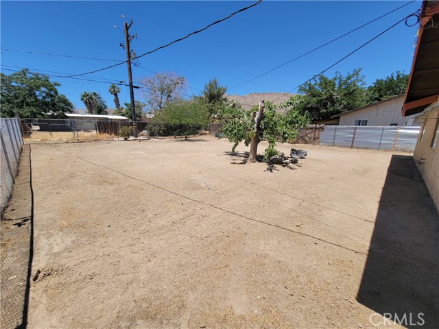 Detail Gallery Image 7 of 34 For 7100 Cholla Ave, Yucca Valley,  CA 92284 - 2 Beds | 1 Baths