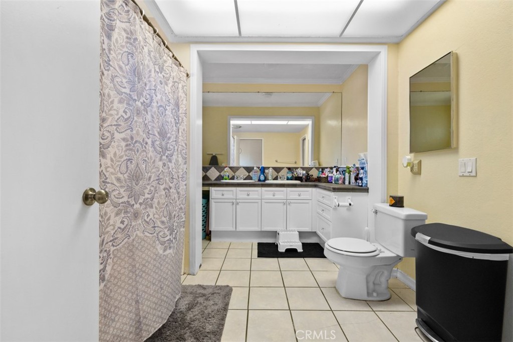 1523 W 12th Street