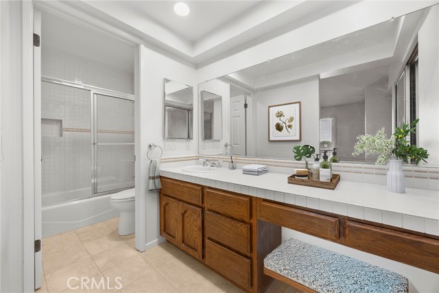 Detail Gallery Image 10 of 20 For 949 S Ridgecrest Cir, Anaheim Hills,  CA 92807 - 4 Beds | 2/1 Baths