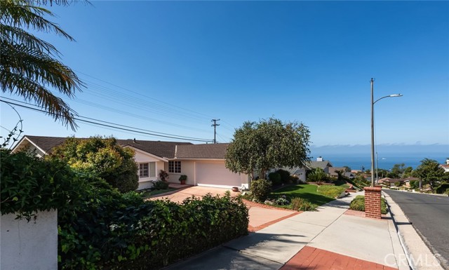 Detail Gallery Image 2 of 33 For 6528 Abbottswood Dr, Rancho Palos Verdes,  CA 90275 - 4 Beds | 2 Baths