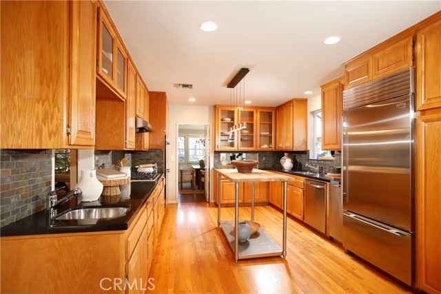 Detail Gallery Image 7 of 35 For 1624 Santa Barbara Ave, Glendale,  CA 91208 - 4 Beds | 3 Baths