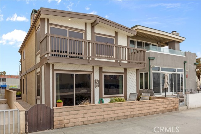 8 The Strand, Hermosa Beach, California 90254, 2 Bedrooms Bedrooms, ,2 BathroomsBathrooms,Residential,Sold,The Strand,SB21119175