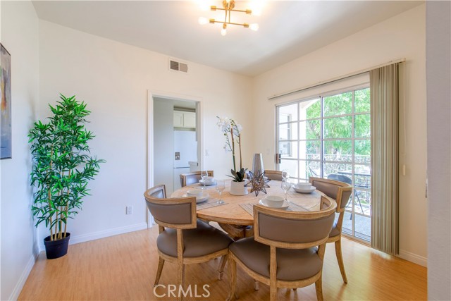 Detail Gallery Image 8 of 28 For 372 S Marengo Ave #108,  Pasadena,  CA 91101 - 3 Beds | 3 Baths