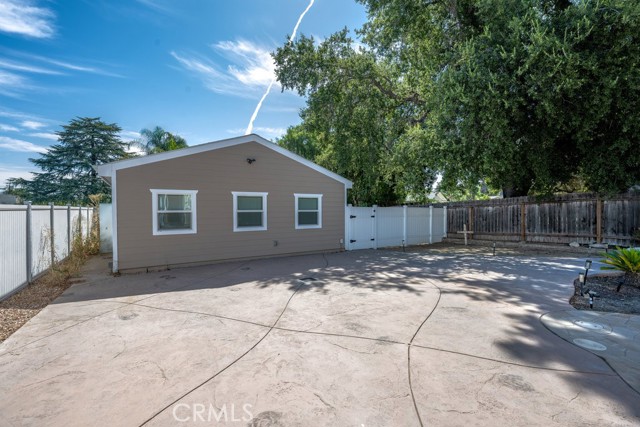 25252 Atwood Boulevard, Newhall CA: https://media.crmls.org/medias/a8973f84-b7e2-4c67-80e7-9bb72f68c7fd.jpg