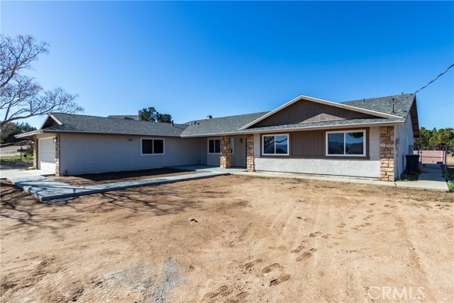 Detail Gallery Image 4 of 62 For 6572 Merced, Oak Hills,  CA 92344 - 4 Beds | 3 Baths