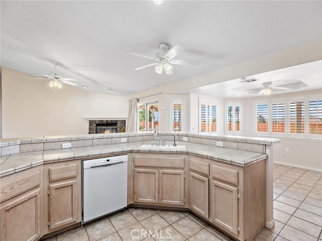 Detail Gallery Image 19 of 57 For 16992 Joshua, Apple Valley,  CA 92307 - 5 Beds | 4 Baths