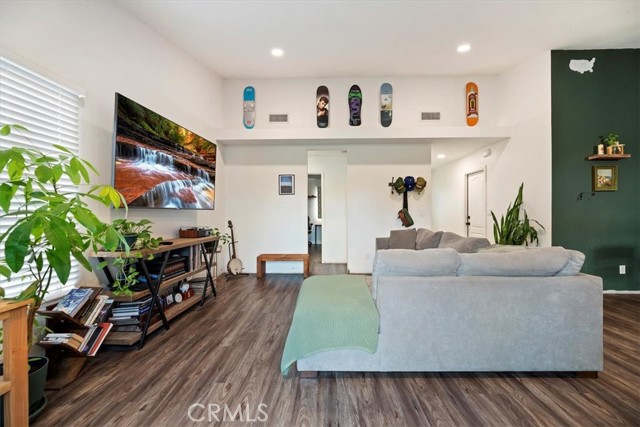 Detail Gallery Image 6 of 35 For 5839 Allwood, Jurupa Valley,  CA 92509 - 3 Beds | 2 Baths