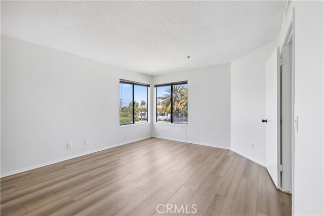 Detail Gallery Image 6 of 12 For 240 Nice Ln #213,  Newport Beach,  CA 92663 - 2 Beds | 1 Baths