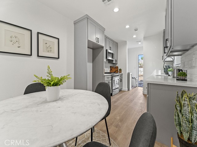 Detail Gallery Image 24 of 36 For 1411 W 7th St, Santa Ana,  CA 92703 - 6 Beds | 4 Baths