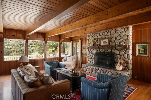 Detail Gallery Image 4 of 44 For 28819 North Shore Rd, Lake Arrowhead,  CA 92352 - 6 Beds | 6 Baths