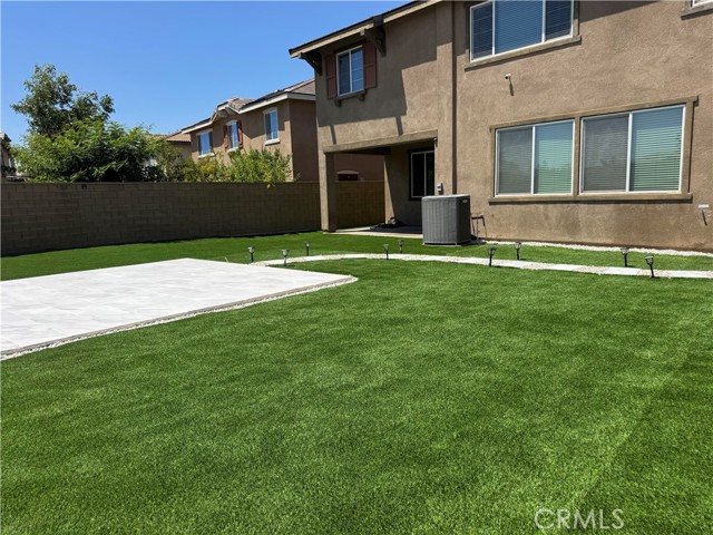 8011 Sea Salt Avenue, Fontana CA: https://media.crmls.org/medias/a89a531b-4deb-4bf7-bee9-84f20733dbc5.jpg