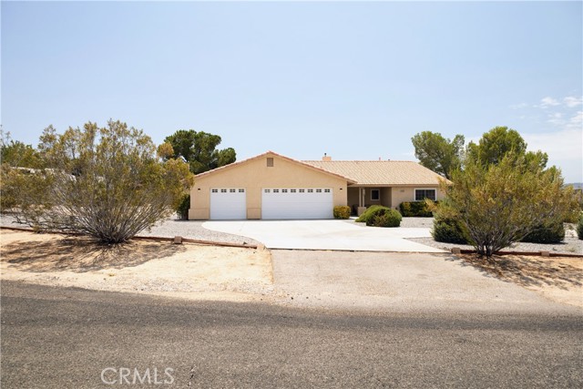 Detail Gallery Image 4 of 33 For 14639 Havasu Ln, Apple Valley,  CA 92307 - 3 Beds | 2 Baths