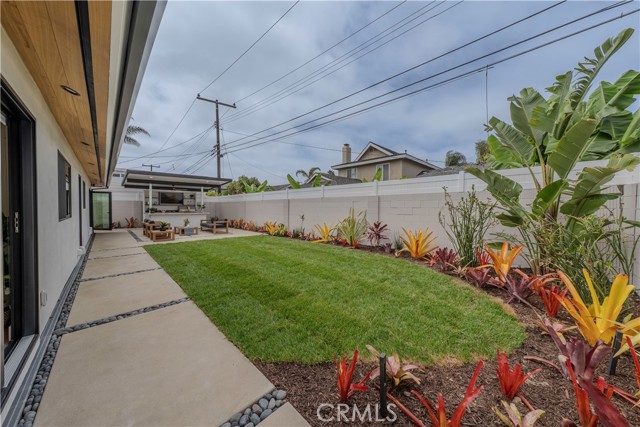 9141 Aloha Drive, Huntington Beach CA: https://media.crmls.org/medias/a89bdbe2-e9a9-4a7e-8044-9522777dbeca.jpg