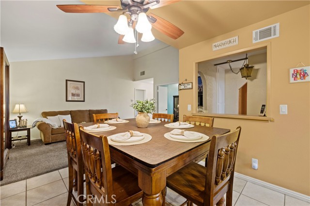 Detail Gallery Image 6 of 32 For 28004 Lakehurst Ave, Canyon Country,  CA 91351 - 4 Beds | 2 Baths