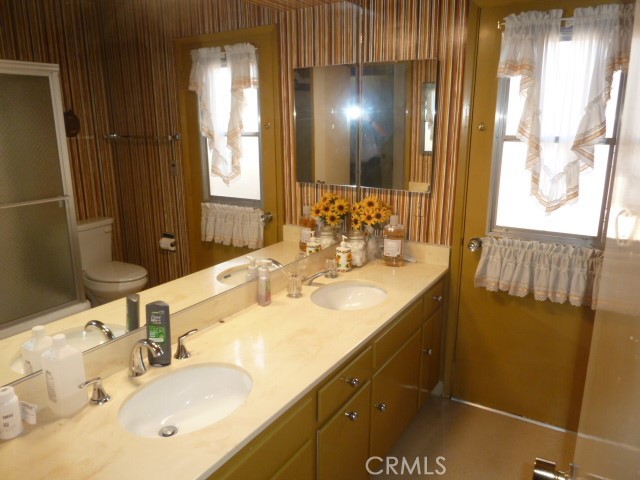 15411 Runnymede Street, Van Nuys CA: https://media.crmls.org/medias/a89e9a78-685b-4181-bf65-6e45aabd93a5.jpg