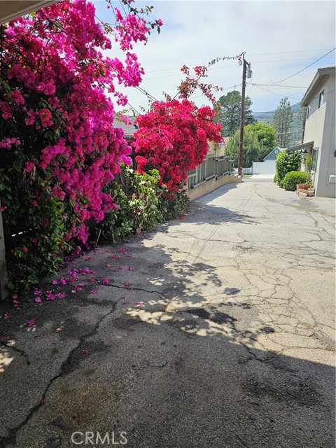 2547 Hermosa Avenue, Montrose CA: https://media.crmls.org/medias/a89ebb83-799d-4146-91ad-b2dbd82b387e.jpg