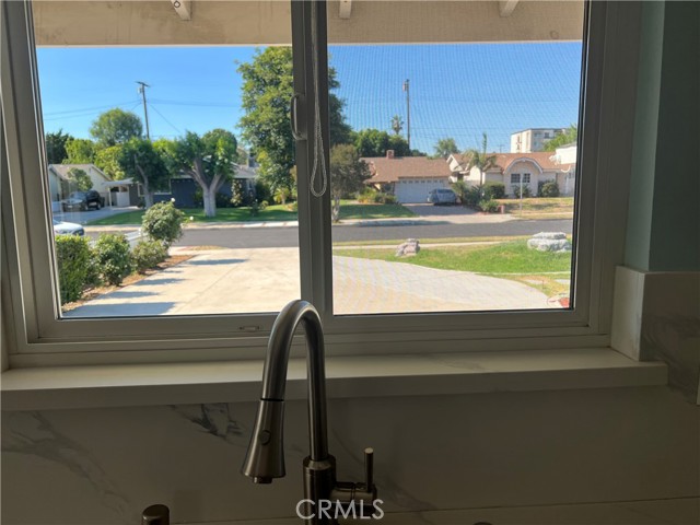Detail Gallery Image 18 of 42 For 18614 Liggett St, Northridge,  CA 91324 - 5 Beds | 3/1 Baths