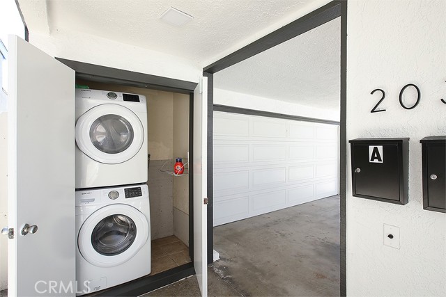 Detail Gallery Image 26 of 32 For 203 Cedar St a & B,  Newport Beach,  CA 92663 - 4 Beds | 3 Baths