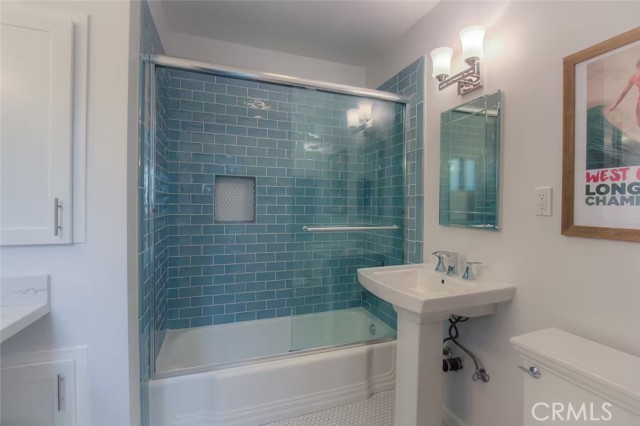 200 Moonstone Street, Manhattan Beach CA: https://media.crmls.org/medias/a89f3a35-e01e-4036-99e6-2bf5a09aae22.jpg