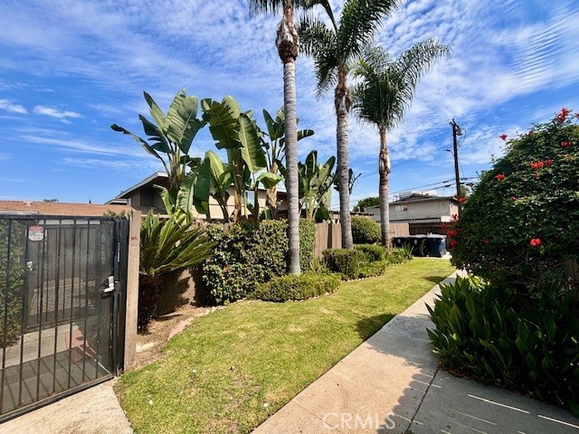 Detail Gallery Image 19 of 21 For 17102 Emerald, Huntington Beach,  CA 92647 - 3 Beds | 2 Baths