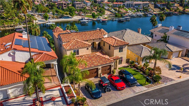 Detail Gallery Image 2 of 70 For 22166 W San Joaquin Dr, Canyon Lake,  CA 92587 - 5 Beds | 4/1 Baths