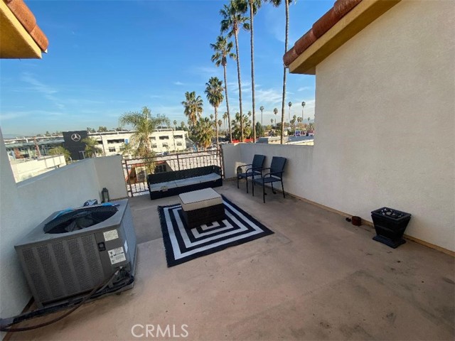 14535 Margate Street, Sherman Oaks CA: https://media.crmls.org/medias/a8a097e2-8523-42c1-8aa2-fe49c3cbe6e4.jpg