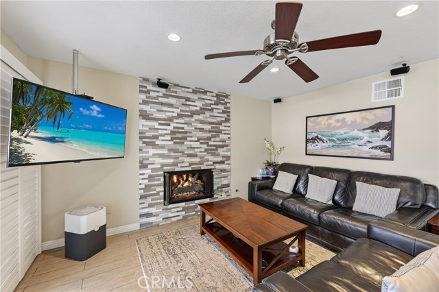Detail Gallery Image 17 of 37 For 13632 Kings Canyon Ct, Fontana,  CA 92336 - 4 Beds | 2/1 Baths