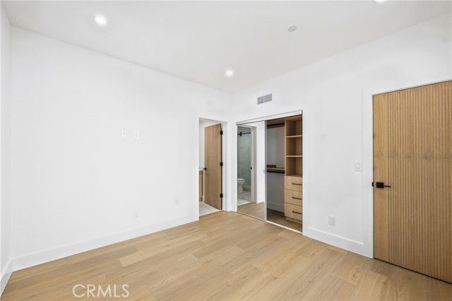 Detail Gallery Image 13 of 19 For 13602 Burbank Bld, Sherman Oaks,  CA 91401 - 4 Beds | 4/1 Baths