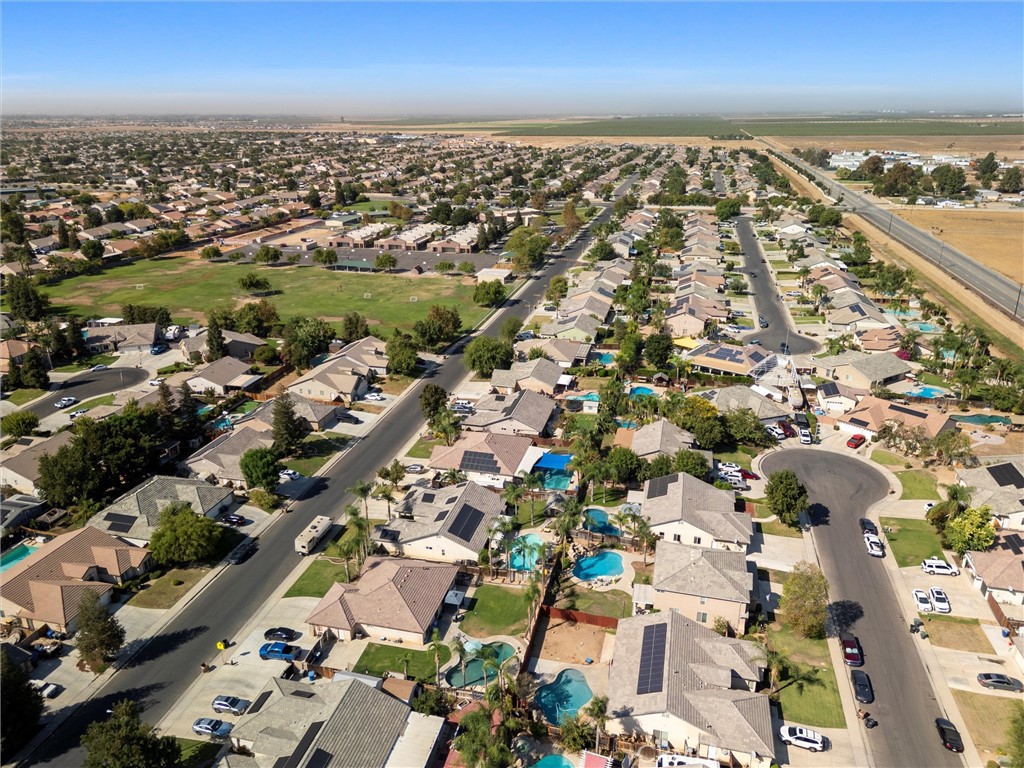 https://media.crmls.org/medias/a8a23e25-00b2-4981-aba5-00cc116420e6.jpg?preset=X-Large