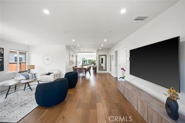 Detail Gallery Image 7 of 35 For 17642 Calvert St, Encino,  CA 91316 - 4 Beds | 2/1 Baths