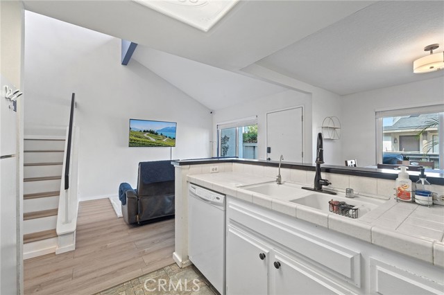 Detail Gallery Image 5 of 20 For 1363 N Schooner, Anaheim,  CA 92801 - 2 Beds | 1/1 Baths