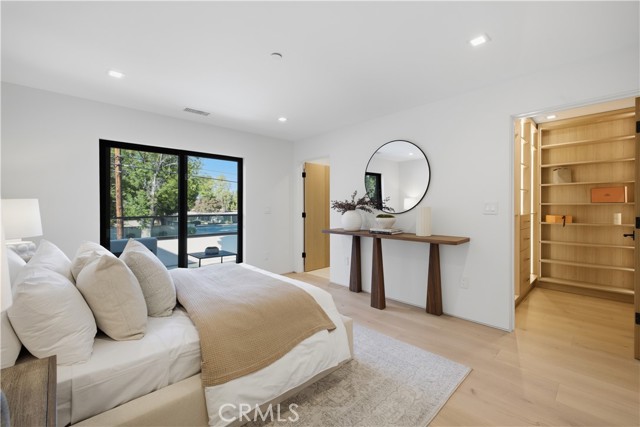 22518 Burbank photo 30